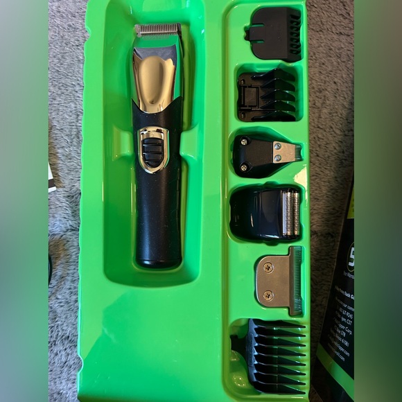 WAHL 17 Piece Trimming/Shaving Kit - Picture 15 of 16